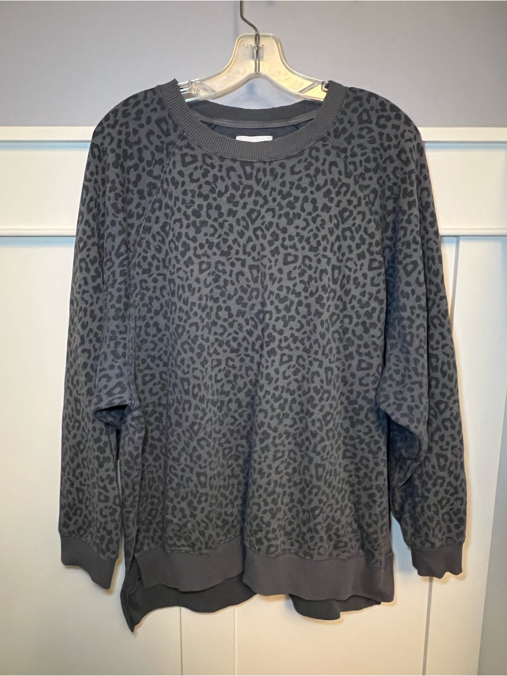 Vintage American Eagle cheetah print crewneck sweatshirt